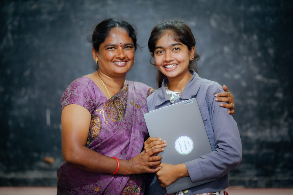 Nithyashree-with-her-mother-post-the-scholarship-felicitation-ceremony